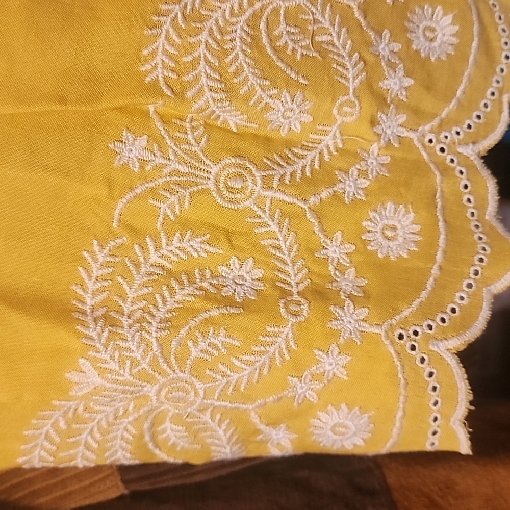 NWT Panhandle Scallop Trim Top - Picture 5 of 5